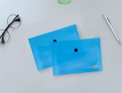 Pochette enveloppe liderpapel polypropylène 180 microns a7 105x74mm 50f fermeture bouton résistant transparent bleu