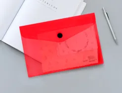 Pochette enveloppe liderpapel polypropylène 180 microns a6 148x105mm 50f fermeture bouton transparent rouge
