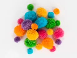 Pompon graine creative polyester diametre 15mm 30mm ass coloris arc en ciel sachet de 24u