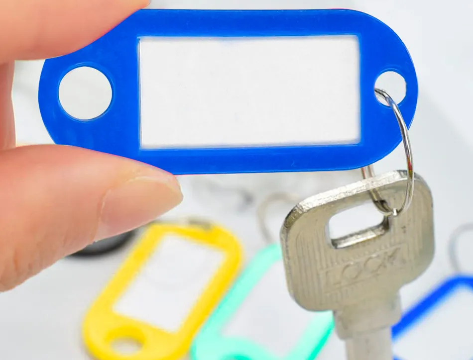 Porte-clés q-connect porte-étiquette plastique 50x22mm coloris bleu présentoir 100 unités
