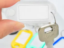 Porte-clés q-connect porte-étiquette plastique 50x22mm coloris blanc présentoir 100 unités