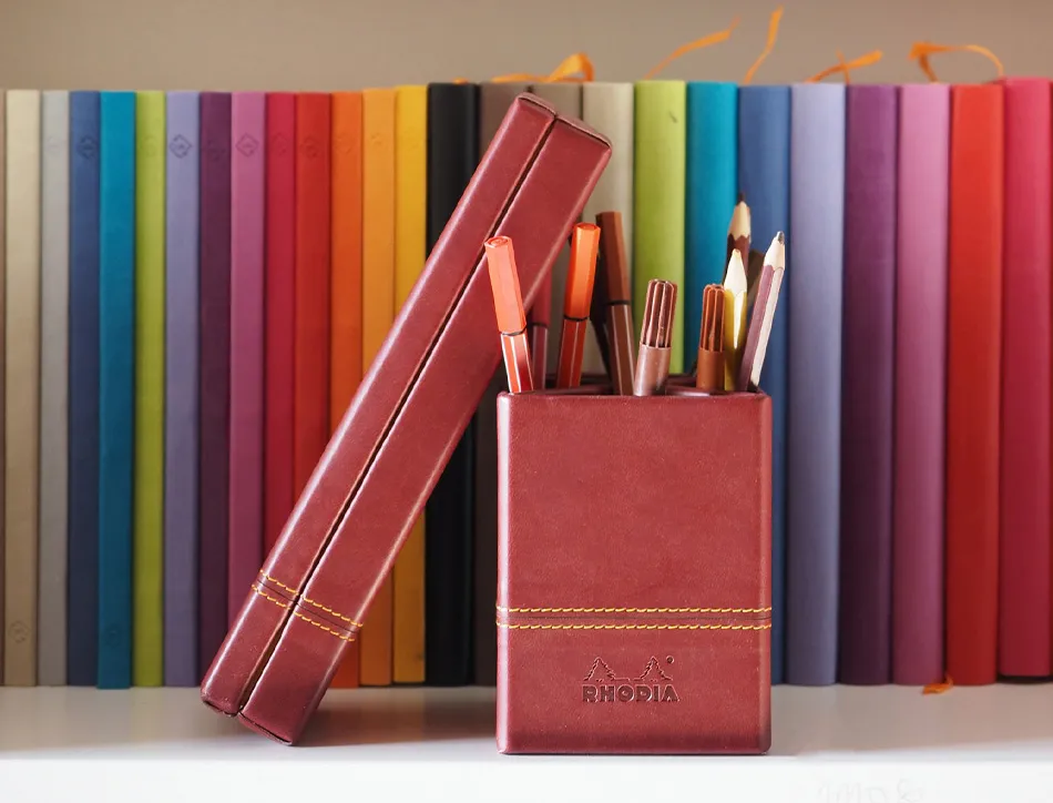 Pot crayons rhodiarama quatre compartiments en simil cuir noir velout 8x8x11cm