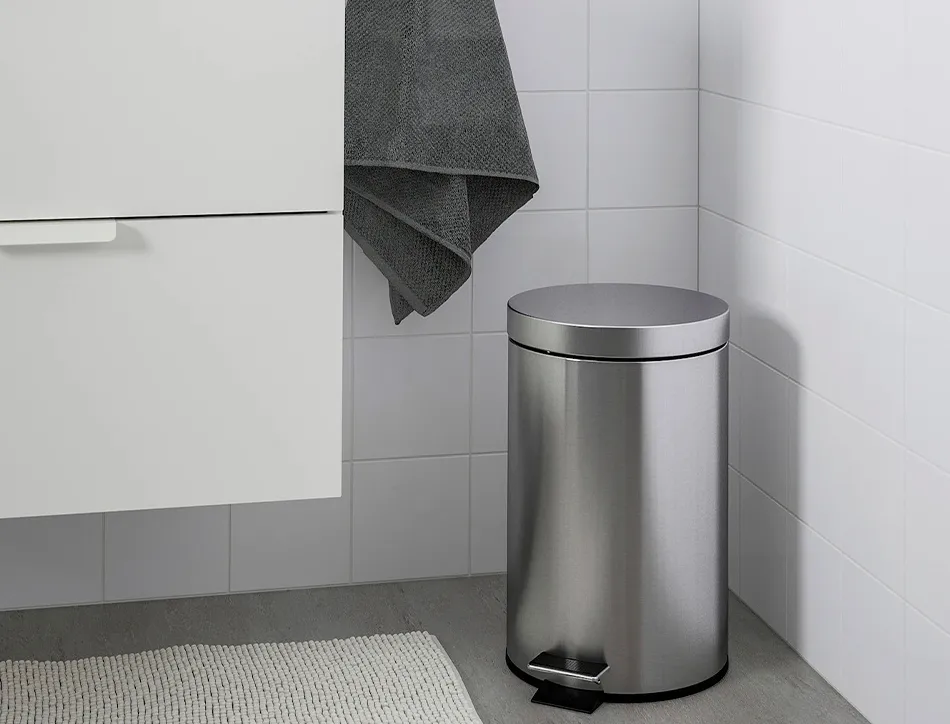 Poubelle metallique q-connect avec pedale chrome capacite 12 litres dim. 250x380mm