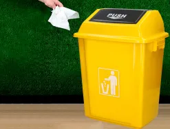Poubelle q-connect plastique couvercle basculant 58l 470x330x760mm coloris jaune