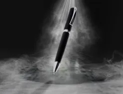 Roller belius turbo aluminium texture pointillee attributs argent encre bleue coloris noir dans coffret cadeau