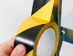 Ruban adhésif q-connect sécurisé ruban signalisation résistant 48mmx20m coloris noir/jaune
