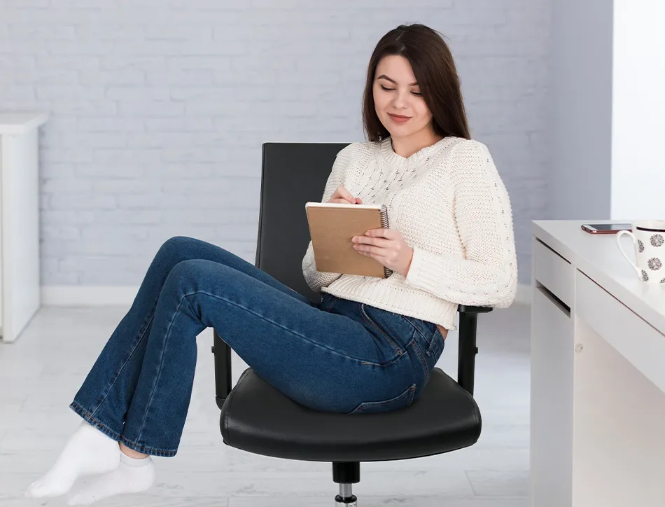 Siege rotatif q-connect assise simili cuir ajustable en hauteur 980+100x630x625mm coloris noir