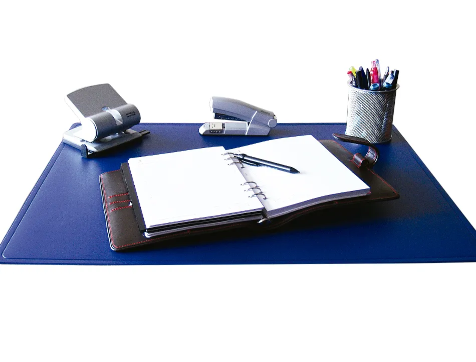Sous-main q-connect simple coins arrondis dessous mousse antidérapant bord soudé 50x63cm polypropylene coloris bleu