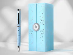 Stylo-bille belius collection bella aluminium encre bleue coloris bleu ciel design relief argente boite