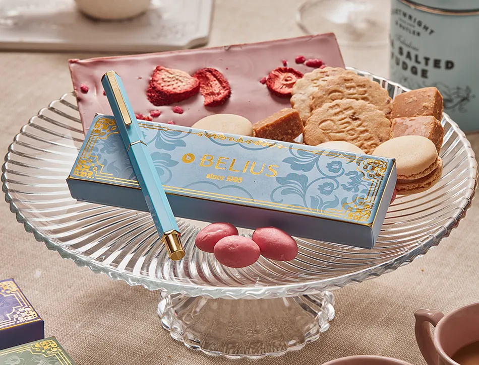 Stylo-bille belius macaron bliss hexagonal aluminium details et attributs or encre bleue coloris bleu coffret cadeau