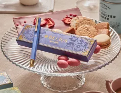 Stylo-bille belius macaron bliss hexagonal aluminium details et attributs or encre bleue coloris mauve coffret cadeau