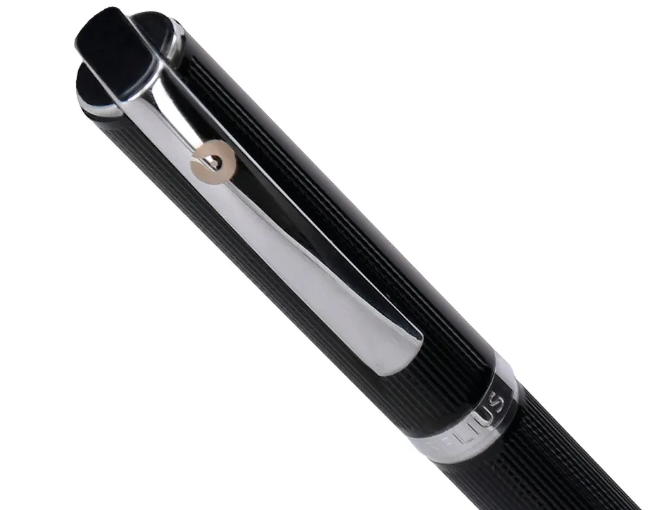 Stylo-bille belius turbo aluminium texture pointillee attributs argent encre bleue coloris noir dans coffret cadeau