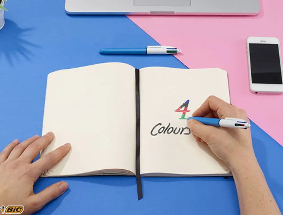 Stylo-bille bic 4 couleurs retractable rechargeable pointe moyenne encre classique couleurs standard