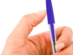 Stylo-bille q-connect écriture moyenne 0.7mm encre classique bille indéformable capuchon encre couleur violet
