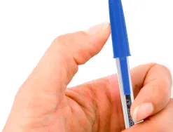 Stylo-bille q-connect écriture moyenne 0.7mm encre classique bille indéformable capuchon couleur encre bleu