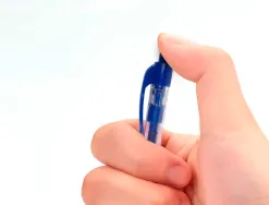 Stylo-bille q-connect rétractable écriture moyenne 0.7mm encre classique clip grip préhension couleur encre bleu