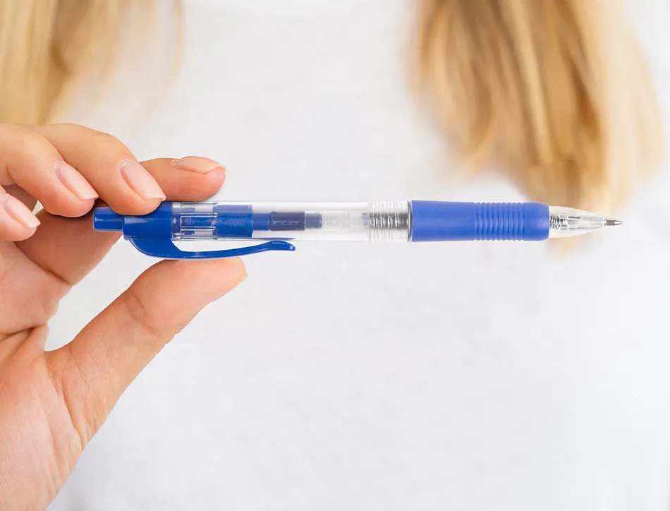 Stylo-bille q-connect rétractable écriture moyenne 0.7mm encre classique clip grip préhension couleur encre bleu