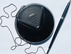 Stylo-bille q-connect sur socle plastique lesté chaînette nickelée rechargeable 4 recharges encre bleue