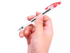 Stylo-bille q-connect transparent trait 0.4mm pointe moyenne 0.7mm encre douce grip caoutchouc coloris rouge