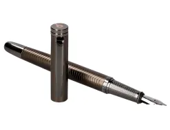 Stylo-plume belius neptuno aluminium texture ondulee attributs gun encre bleue coloris kaki dans coffret cadeau