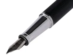 Stylo-plume etui simili cuir belius turbo alum. texture pointillee attributs argent encre bleue col. noir coffret cadeau