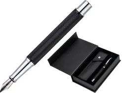 Stylo-plume etui simili cuir belius turbo alum. texture pointillee attributs argent encre bleue col. noir coffret cadeau