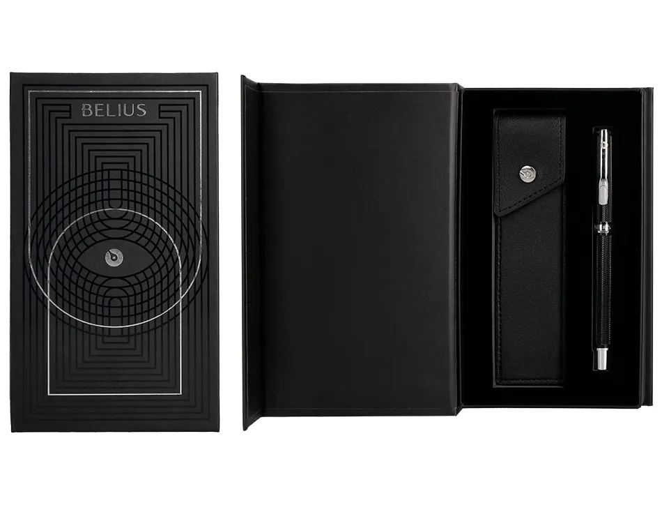 Stylo-plume etui simili cuir belius turbo alum. texture pointillee attributs argent encre bleue col. noir coffret cadeau