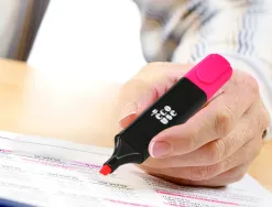 Surligneur liderpapel ecouse fluorescent fabrique 68% plastique recycle boite de 4 un coloris assortis