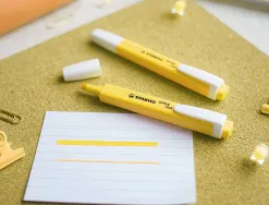 Surligneur stabilo swing cool pastel modèle de poche avec agrafe tracé 1/4mm coloris crème de jaune