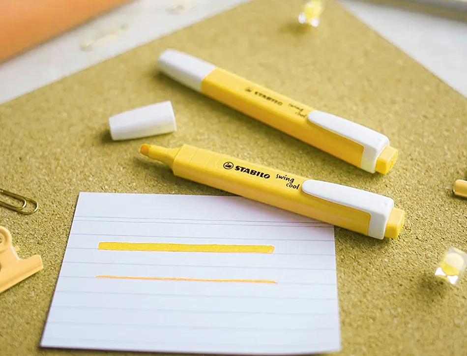 Surligneur stabilo swing cool pastel modèle de poche avec agrafe tracé 1/4mm coloris crème de jaune