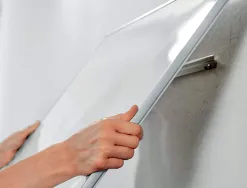 Tableau blanc nobo widescreen 40" emaille cadre mince systeme invisamount fixation masquee 89x50cm