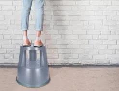 Tabouret q-connect plastique roues caoutchouc rétractables 2 niveaux base 44cm hauteur 43cm poids 2.9kg coloris gris