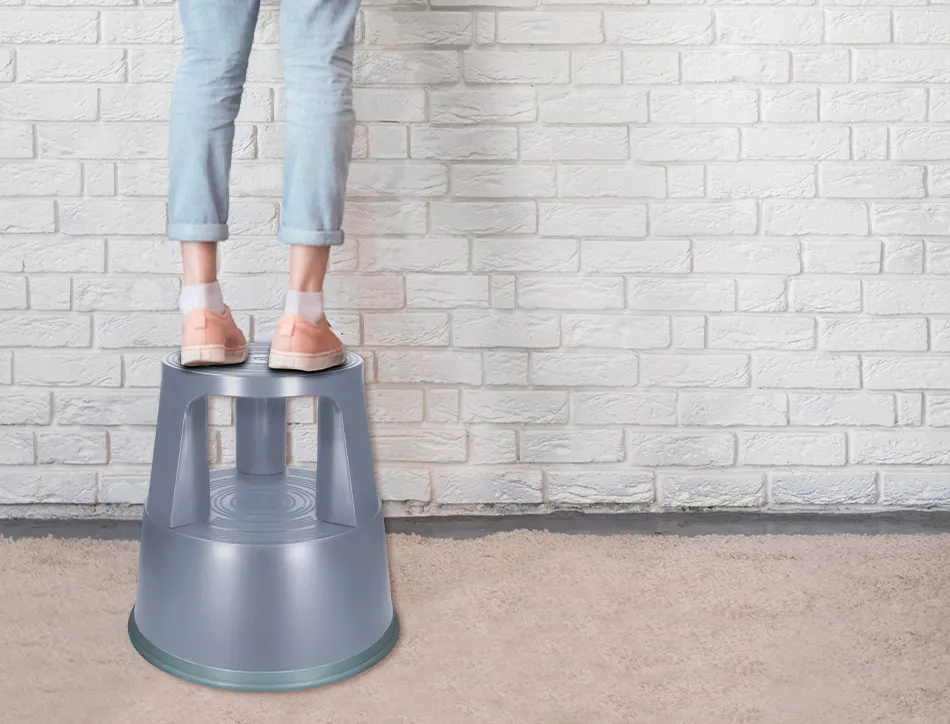 Tabouret q-connect plastique roues caoutchouc rétractables 2 niveaux base 44cm hauteur 43cm poids 2.9kg coloris gris