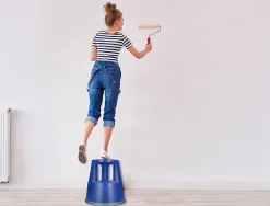 Tabouret q-connect plastique roues caoutchouc rétractables 2 niveaux base 44cm hauteur 43cm poids 2.9kg coloris bleu