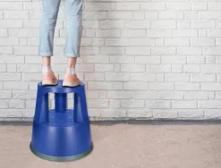 Tabouret q-connect plastique roues caoutchouc rétractables 2 niveaux base 44cm hauteur 43cm poids 2.9kg coloris bleu